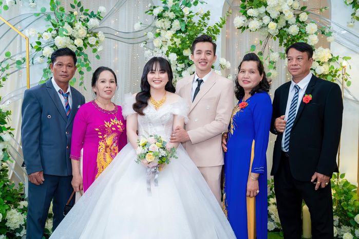 Cặp đôi nên duyên từ show hẹn hò, 8 tháng làm chủ 4 cửa hàng