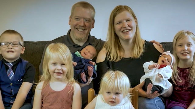 Cặp song sinh đầu tiên chào đời từ phôi thai đông lạnh từ năm 1992