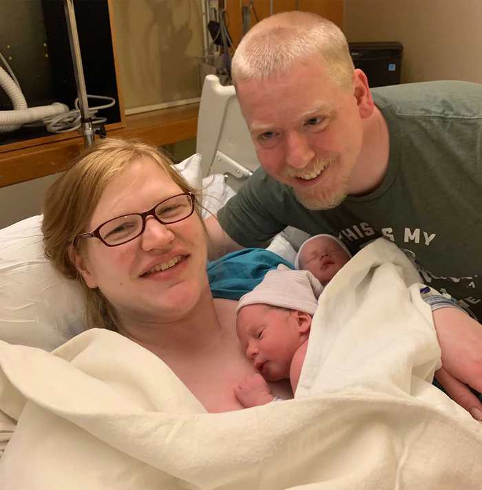 Cặp song sinh đầu tiên chào đời từ phôi thai đông lạnh từ năm 1992