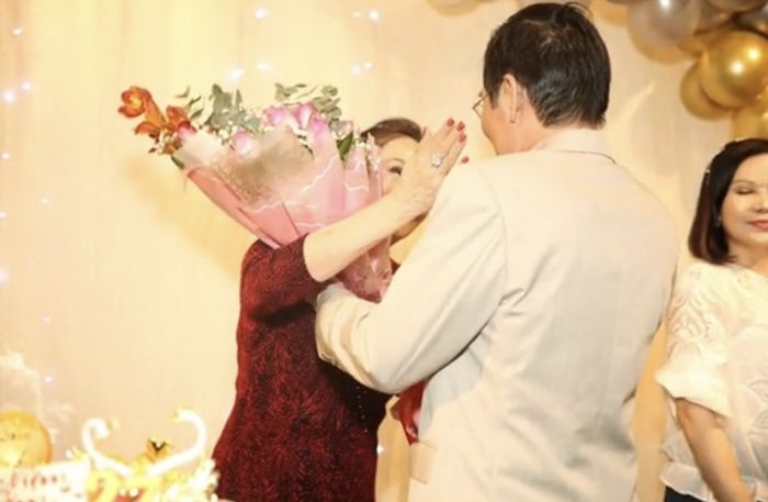 Cặp vợ chồng kỷ niệm 56 năm ngày cưới: “Em phải dựa vào vai anh