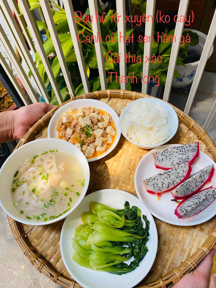 Chị chồng khéo léo nấu cơm cữ vừa ngon vừa đủ dinh dưỡng cho em dâu