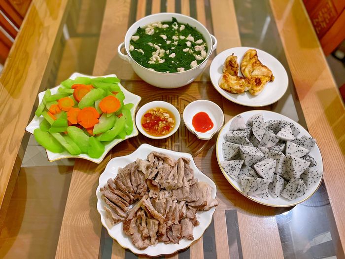 Mẹ đảm 9x gợi ý thực đơn cơm tối cho 5 người với số tiền từ 150K
