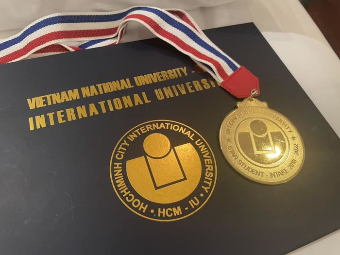 Chông chênh đường học, cô gái Quảng Ngãi vẫn thành Thủ khoa, IELTS 8.0