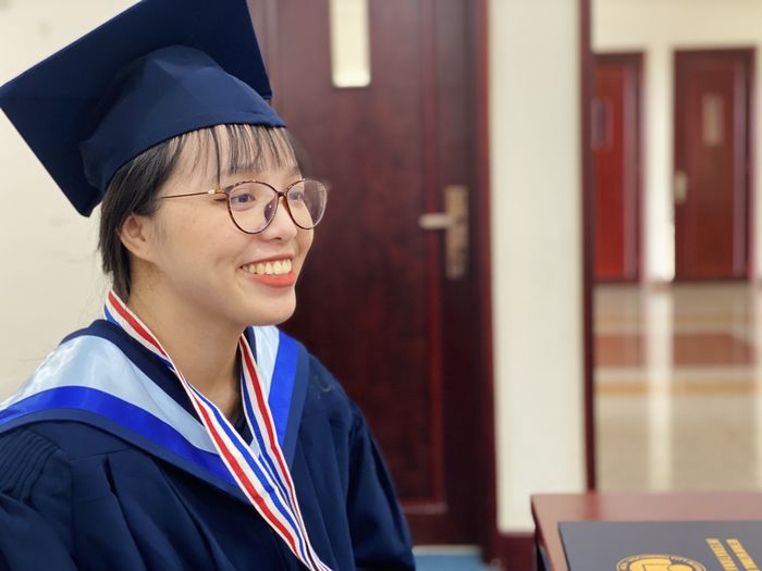 Chông chênh đường học, cô gái Quảng Ngãi vẫn thành Thủ khoa, IELTS 8.0