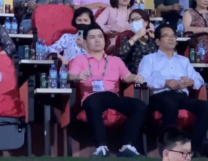 Chồng thiếu gia Đỗ Mỹ Linh đi siêu xe hơn 25 tỷ đến cổ vũ đội bóng