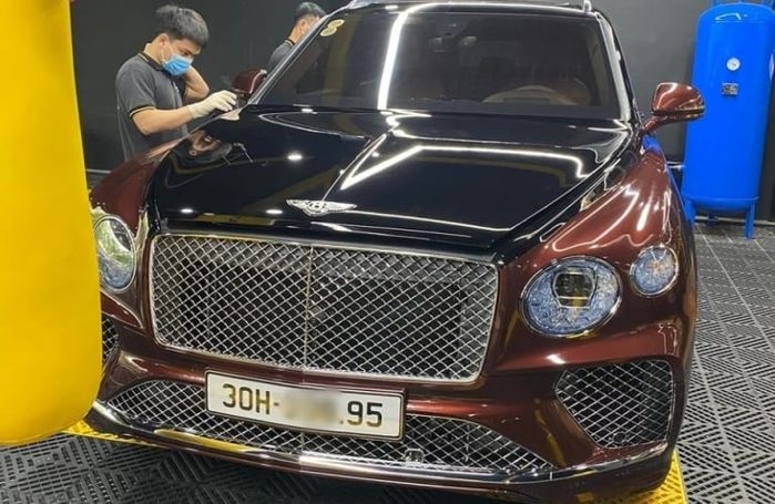 Chồng thiếu gia Đỗ Mỹ Linh đi siêu xe hơn 25 tỷ đến cổ vũ đội bóng