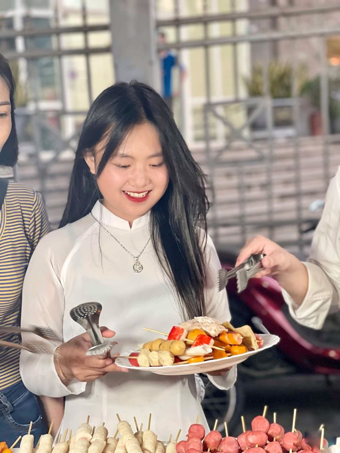 Doanh nghiệp dừng hợp đồng với Phúng Phính: Vẫn hỗ trợ em như đã hứa
