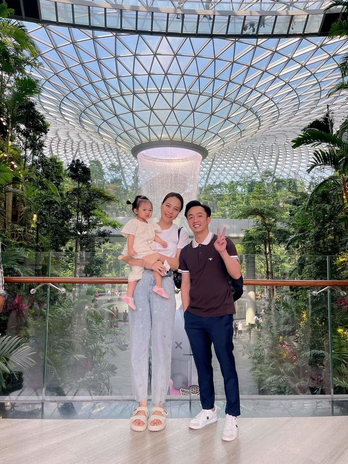 Con sao Việt tí tuổi đi máy bay như cơm bữa: Quý tử nhà Chi Bảo xịn sò