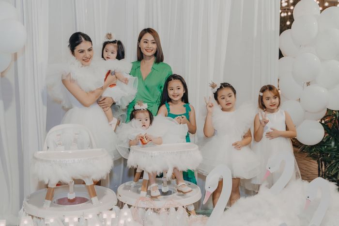 Dàn sao Việt dự sinh nhật con gái Vân Trang: Quý Bình sai dress code