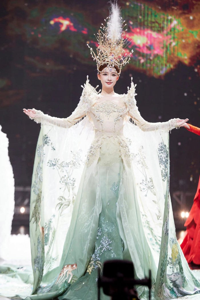 Danh hiệu Nữ thần Kim Ưng bị hủy, Tôn Di đại diện múa mở màn
