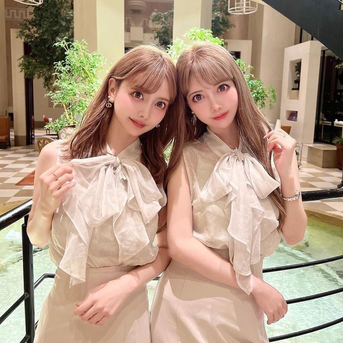 Chị em song sinh U40 chi gần 7 tỷ đồng để dao kéo cho đẹp ngang nhau
