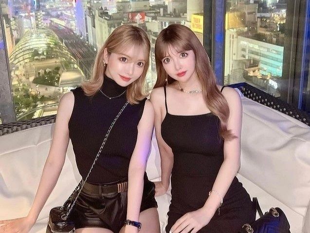 Chị em song sinh U40 chi gần 7 tỷ đồng để dao kéo cho đẹp ngang nhau