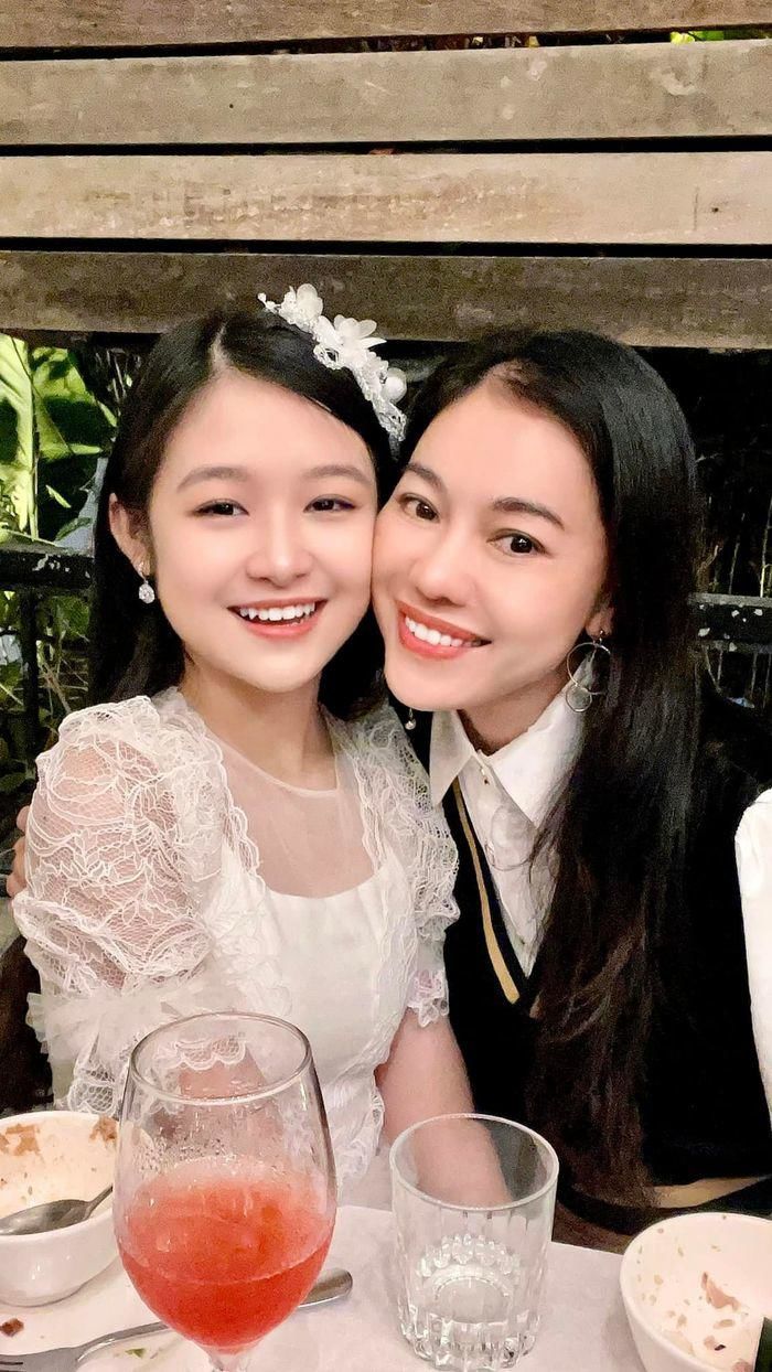 Đường đua đến ngôi vị Hoa hậu khó phân thắng bại của tiểu thư Vbiz