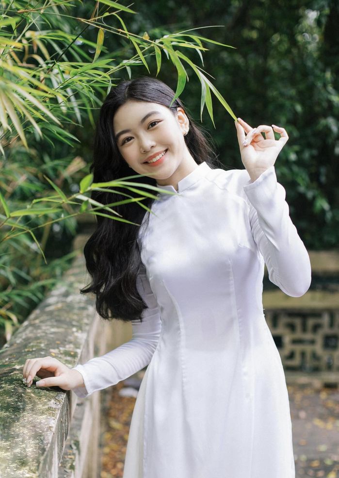 Đường đua đến ngôi vị Hoa hậu khó phân thắng bại của tiểu thư Vbiz