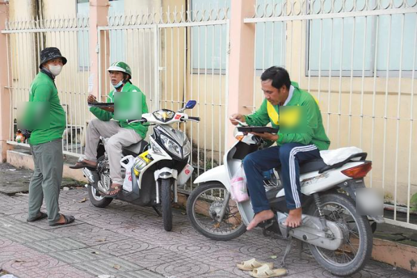 Ca sĩ Thủy Tiên tặng cơm cho người khó khăn: Chăm chút từng phần ăn