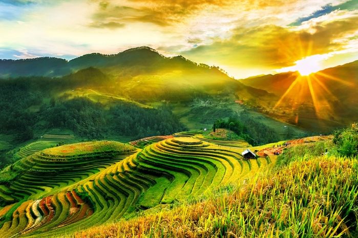 Giữ 12 ngày phép để đi Đà Lạt: Hội bạn ngậm ngùi chụp ảnh với áo mưa