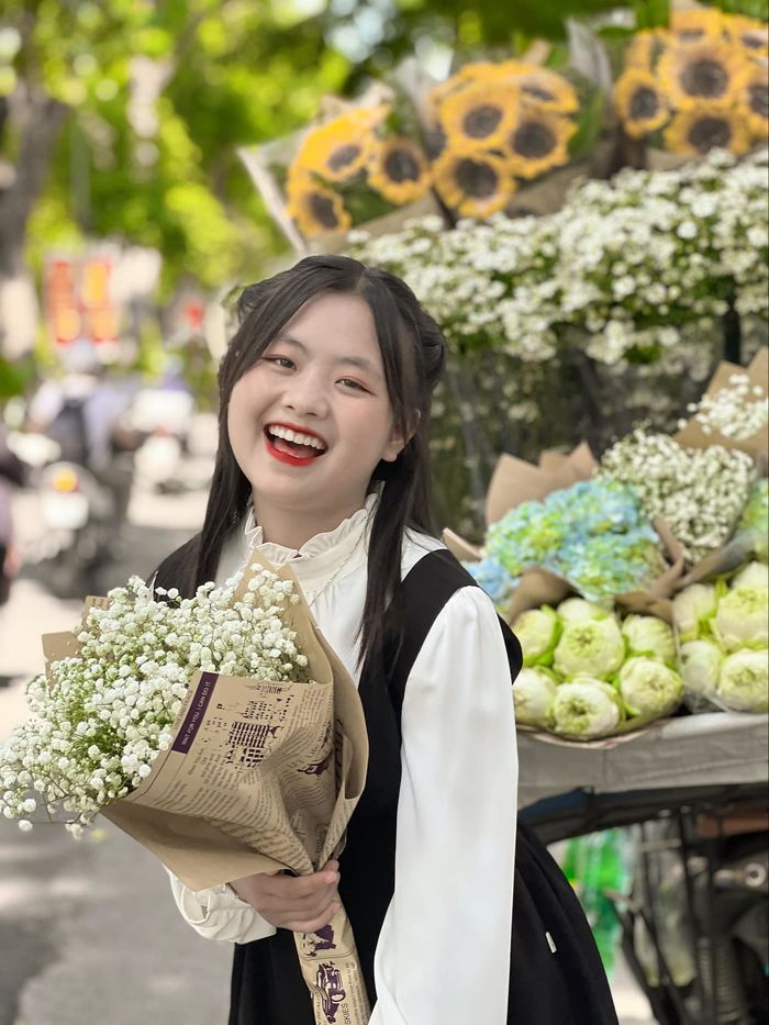 Gu thời trang Phúng Phính ngày càng “lên hương”, sành điệu hơn