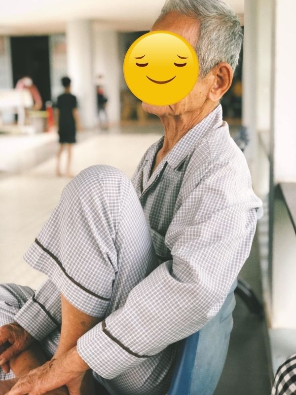 Khoảnh khắc đối lập trong tình yêu: Nắm tay bắt đầu, xế chiều ôm ấm áp