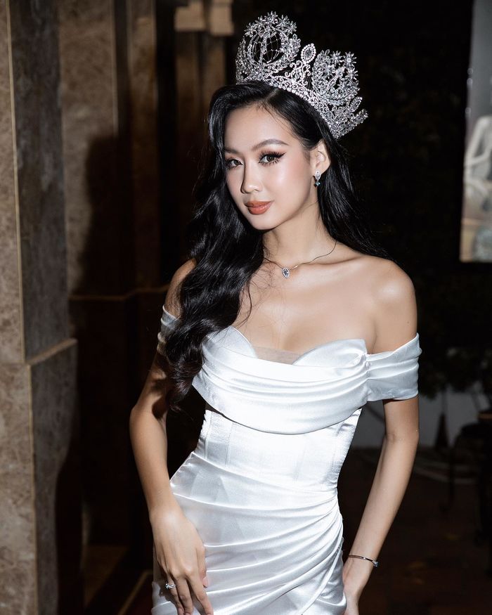 Hoa hậu 1m85 chẳng cần lấn lướt: Hào quang tỏa ra, ghi điểm tinh tế