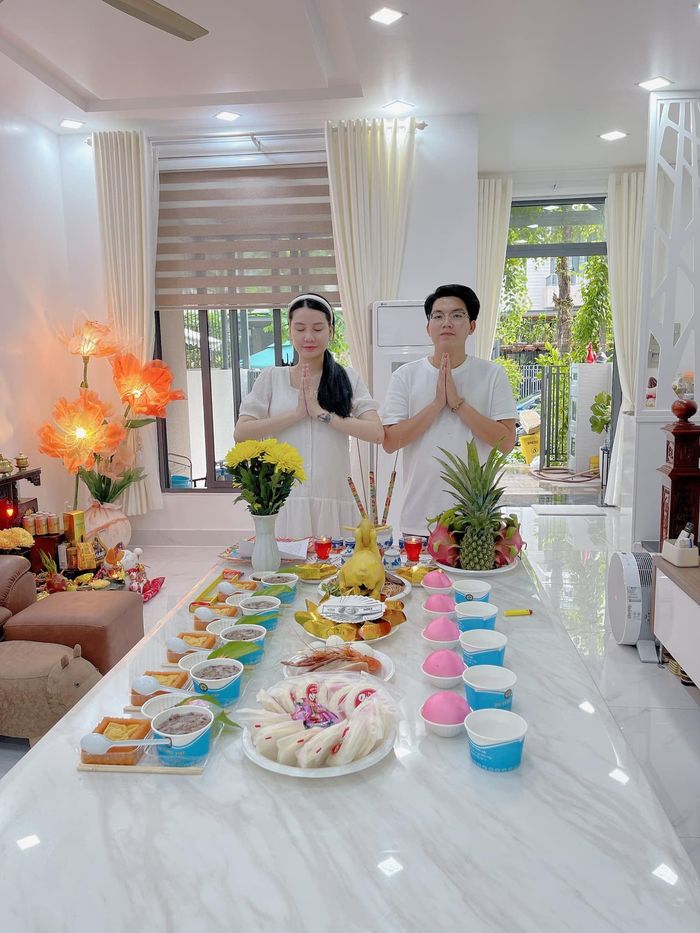 Hot mom Thanh Trần tập đi ngay sau đẻ mổ: Không gì làm khó được chị