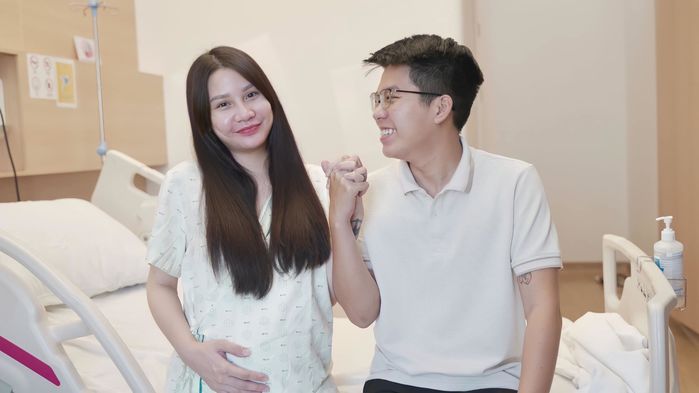 Hot mom Thanh Trần vừa sinh con út được chồng tặng quà xịn