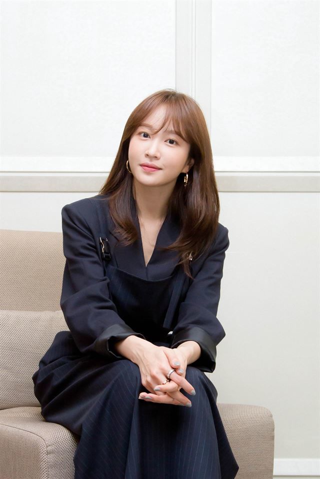 Idol bị ném đá bởi những lý do cạn lời: Wonyoung vì nói tiếng Anh