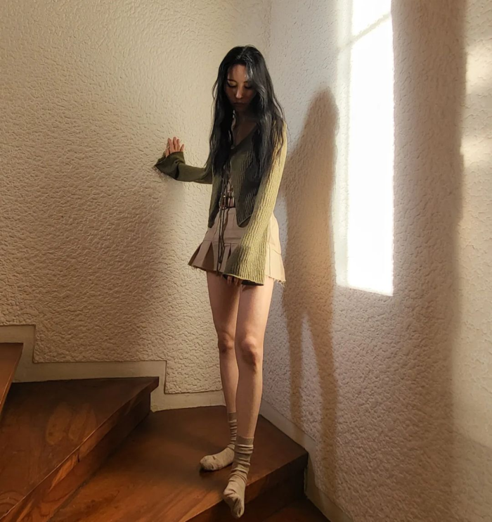 Idol được trời phú đôi chân đẹp: Lisa khoe tỷ lệ 9:1 qua ảnh fan chụp
