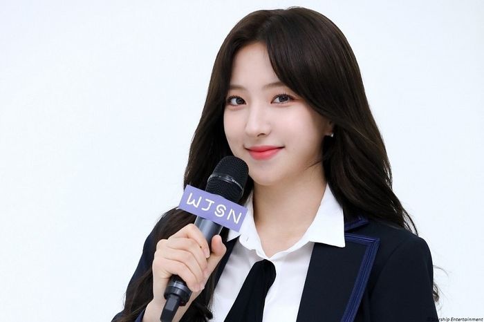 Idol Kpop chứng minh quan niệm con gái thứ 3 tài sắc ở Hàn là thật