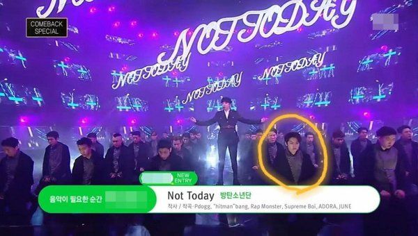 Idol Kpop từng là vũ công phụ họa: Karina toả sáng bên đàn anh