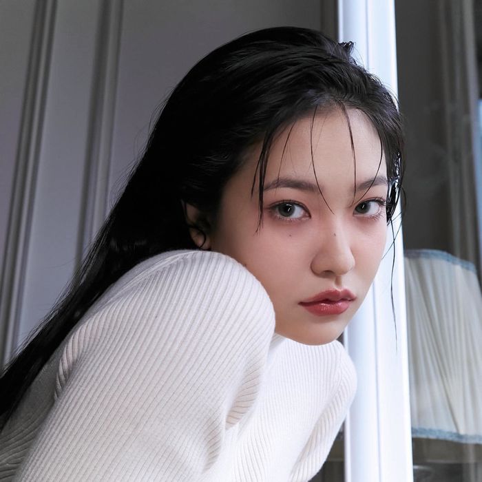 Idol nhan sắc bùng nổ hồi debut: Liz như búp bê với tóc vàng