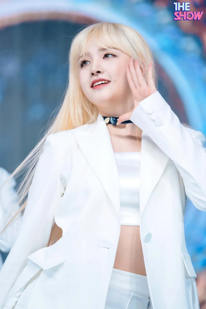 Idol nhan sắc bùng nổ hồi debut: Liz như búp bê với tóc vàng