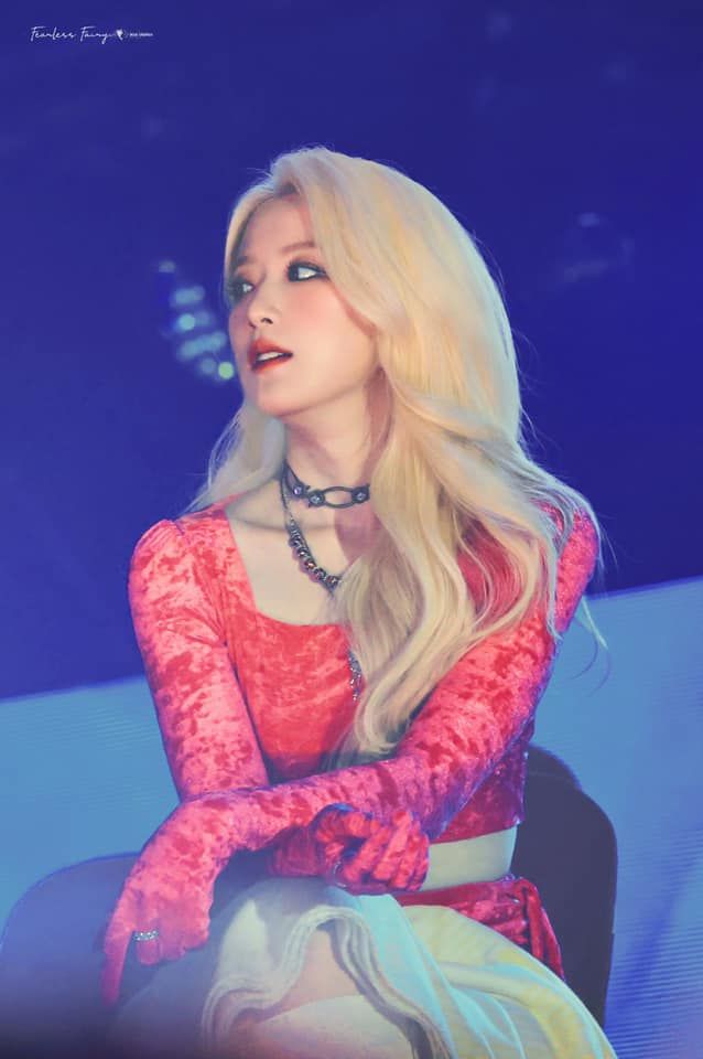 Idol nữ toả sáng ở GMA 2022: Taeyeon quá soái, Irene chuẩn top visual