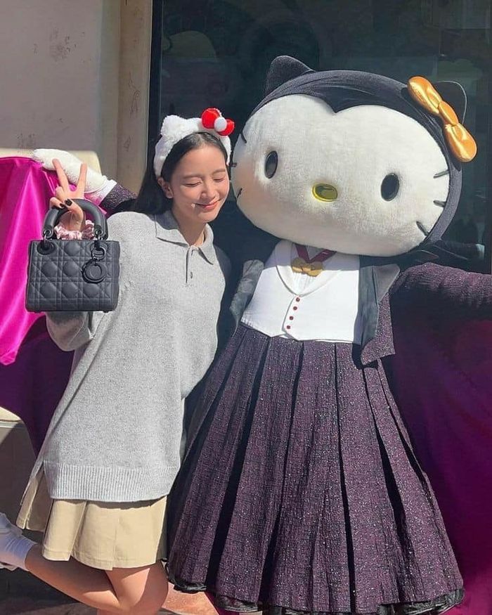 Jisoo 27 tuổi vẫn đam mê Hello Kitty: Còn được gọi là bạn thân