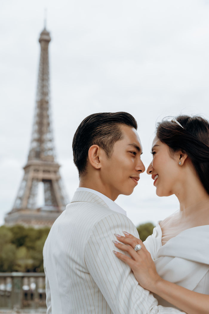 Khánh Thi - Phan Hiển tung ảnh cưới lãng mạn ở Paris