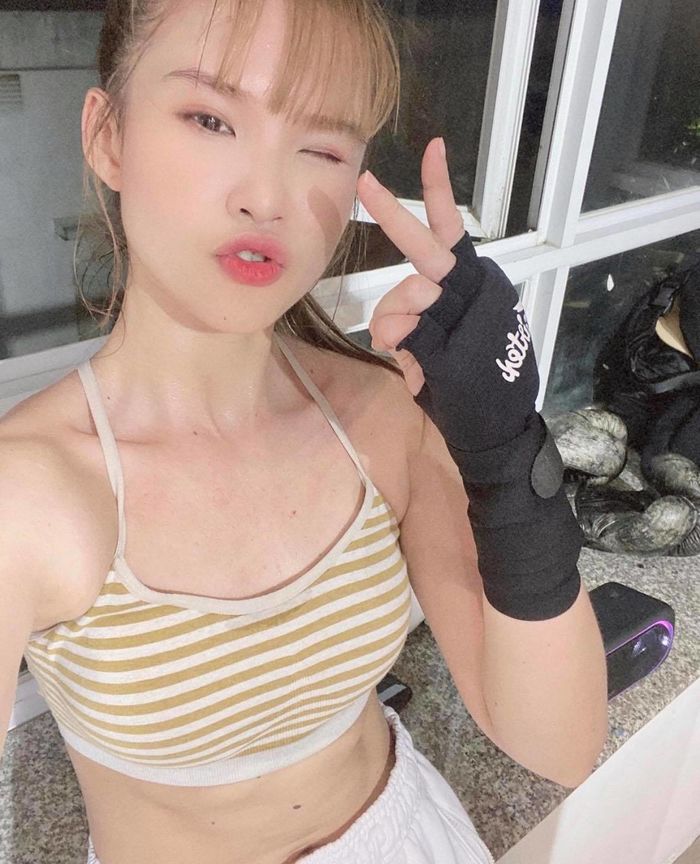 Khởi My bị nghi lạm dụng ứng dụng chỉnh sửa vì vòng 2 săn chắc