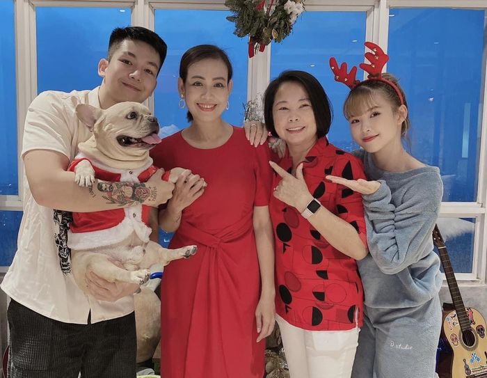 Khởi My khoe lại khoảnh khắc đầu tiên chụp cùng ông xã kém 4 tuổi