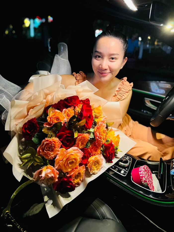 Khung hình đầy đủ 5 thành viên nhà Lê Dương Bảo Lâm
