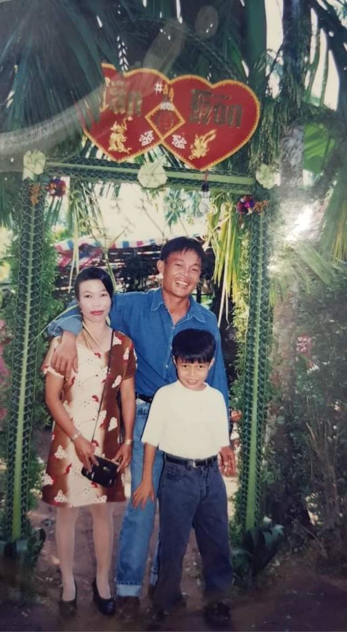 Khung hình đầy đủ 5 thành viên nhà Lê Dương Bảo Lâm