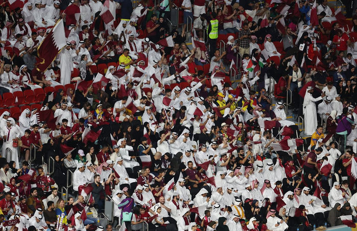 Qatar chi 220 tỷ đô tổ chức World Cup, ôm trái đắng ngay trận mở màn