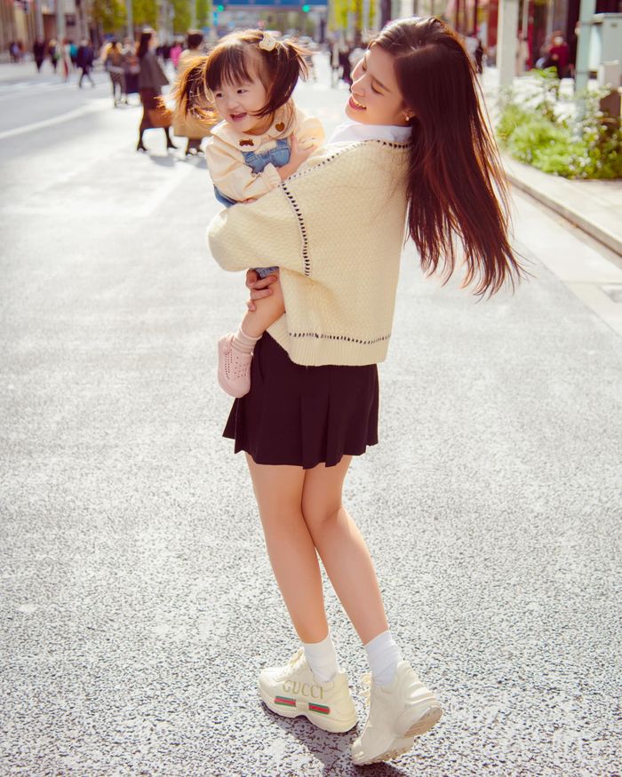 Ông Cao Thắng phì cười khi Đông Nhi tự nhận bé Winnie giống mẹ