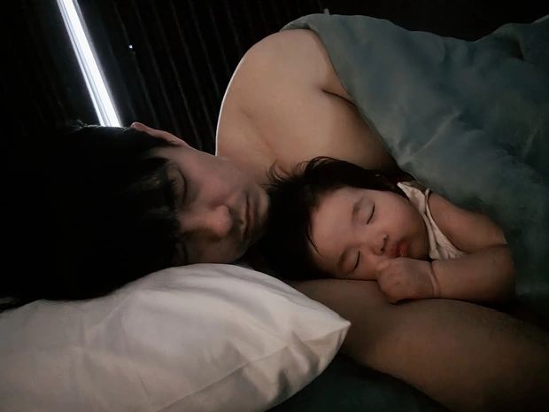 Ông Cao Thắng phì cười khi Đông Nhi tự nhận bé Winnie giống mẹ