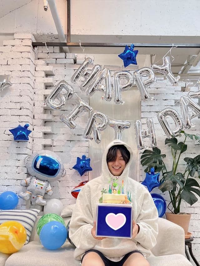 Loạt khoảnh khắc Lê Dương Bảo Lâm cosplay đồng nghiệp: Fan cười ngất