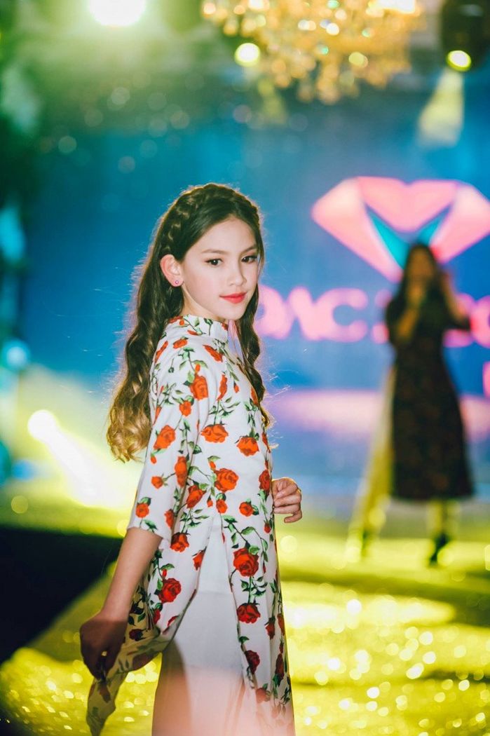 Mẫu nhí người Việt đầu tiên catwalk trên đất Mỹ: 13 tuổi cao 1m72