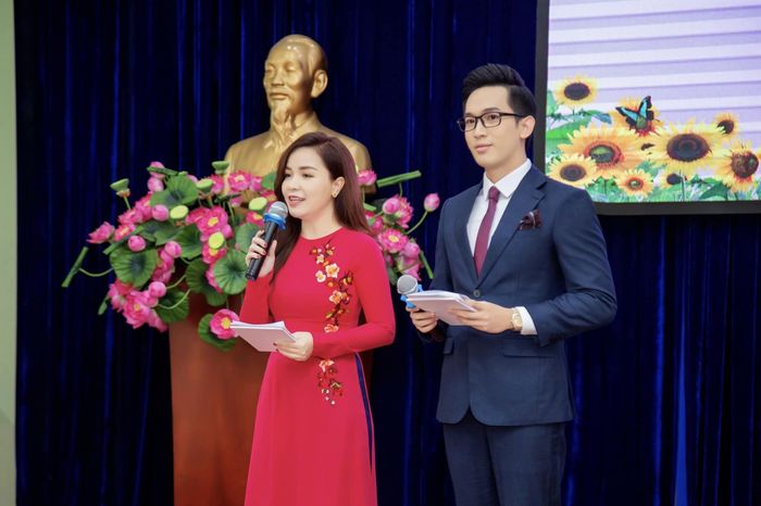 MC của Hoa hậu Trung Hậu có thành tích chuẩn con nhà người ta