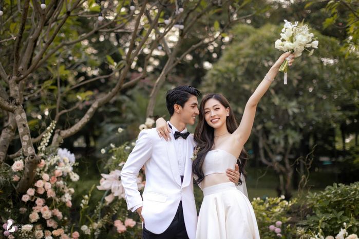 Mỹ nhân Việt chuộng váy ngắn trong hôn lễ: Lê Âu Ngân Anh nhập hội