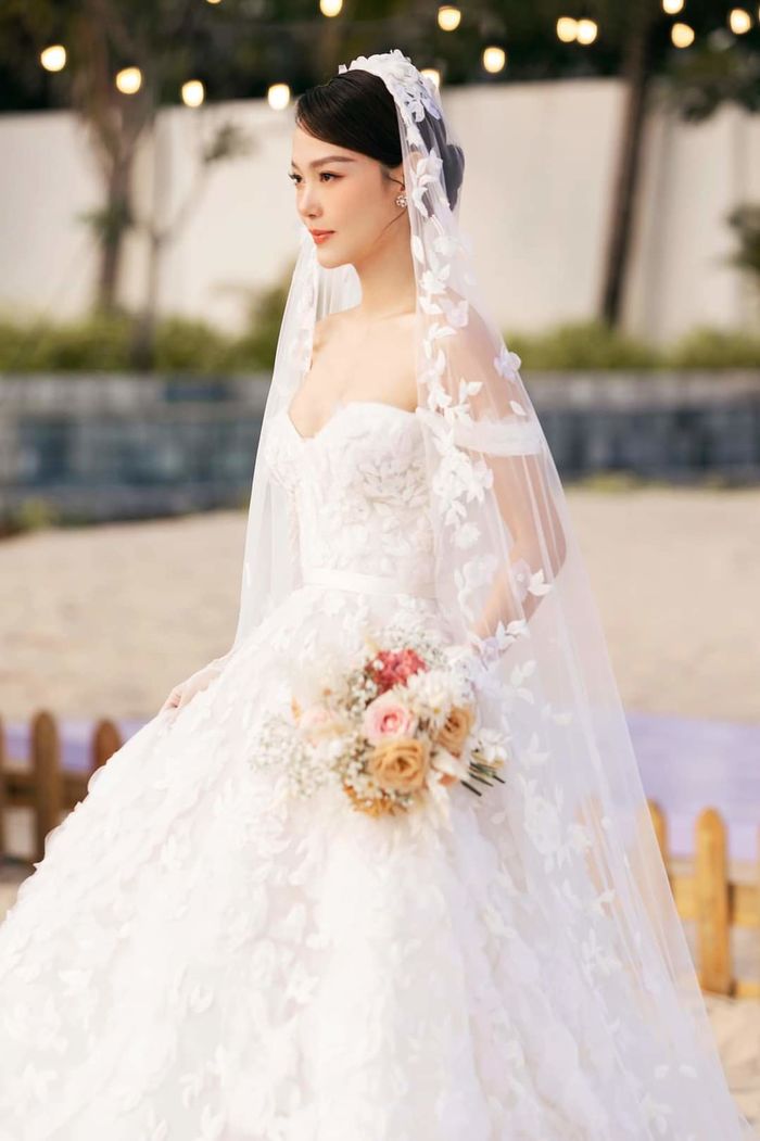 Mỹ nhân Việt diện đẹp váy áo đồ sộ: Hồ Ngọc Hà chưa từng gây thất vọng