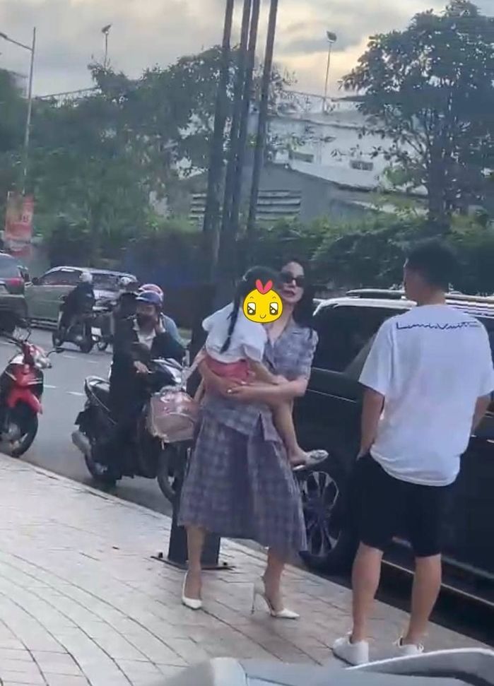 Mỹ nhân Việt vẫn mạnh mẽ nuôi con dù 0 đồng chu cấp