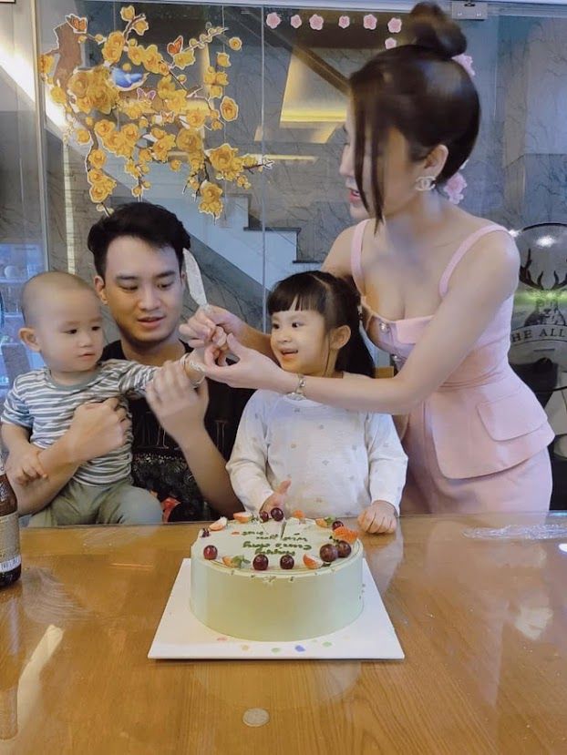 Mỹ nhân Việt vẫn mạnh mẽ nuôi con dù 0 đồng chu cấp