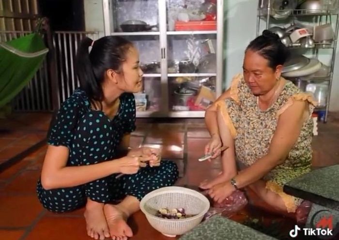 Ngọc Châu mong mẹ ra sân bay tiễn khi thi MU: Nhắc mặc cả áo vía
