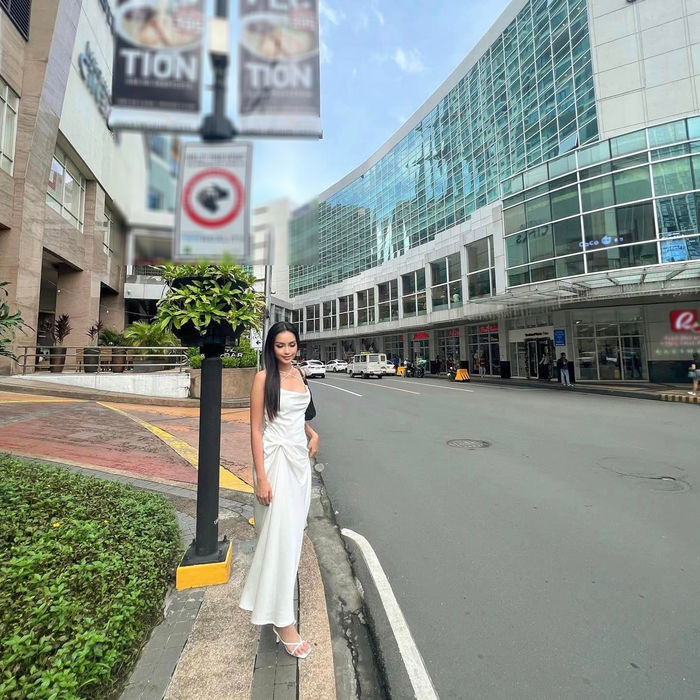 Ngọc Châu tới Philippines: Trổ tài bắn tiếng Anh, catwalk cực mượt